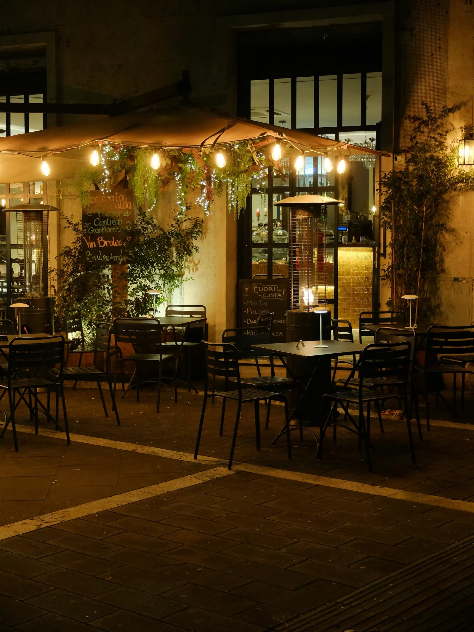 Terrasse mit Lichterketten
